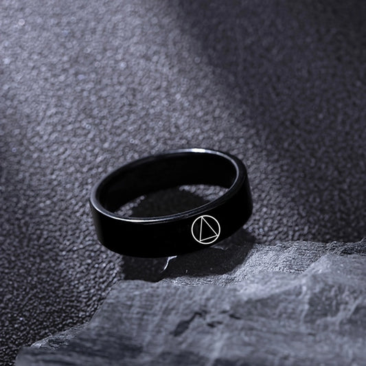 Black Triangle Round Ring [304 rustfrit stål]