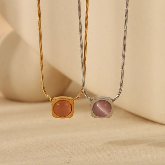 Pink Opal Square Necklace [304 rustfrit stål, 18k guldbelagt]